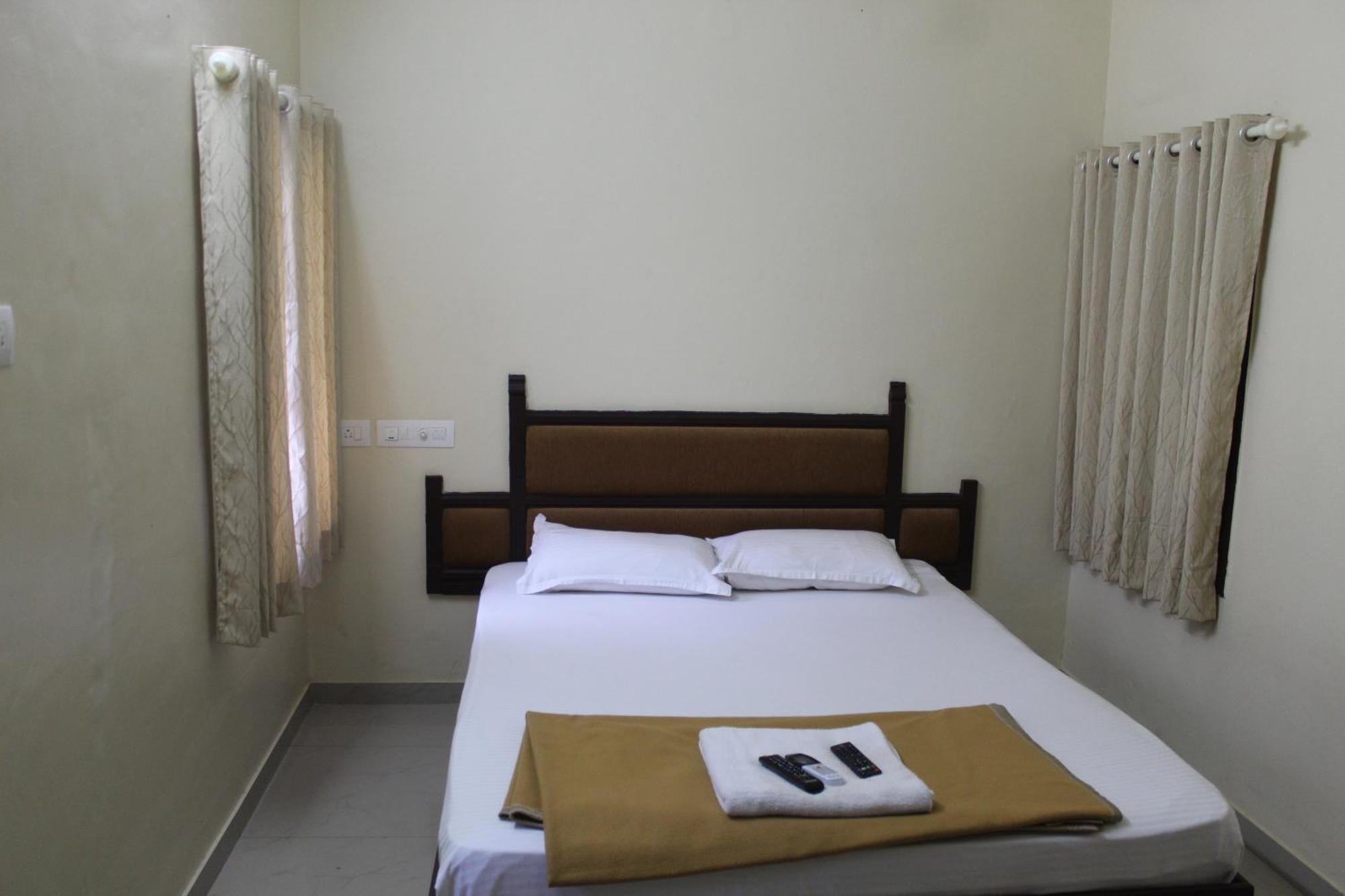 Anna Hotel Thiruvananthapuram Esterno foto