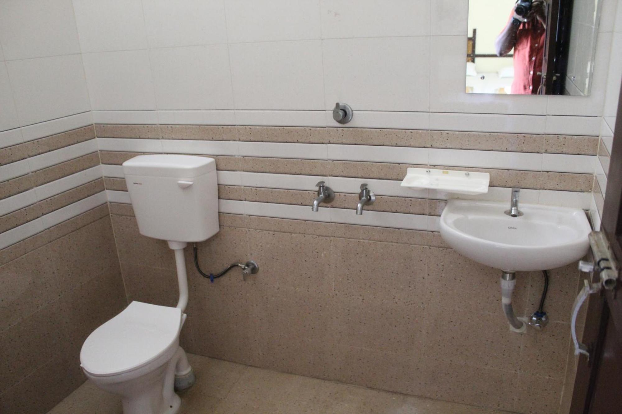 Anna Hotel Thiruvananthapuram Esterno foto
