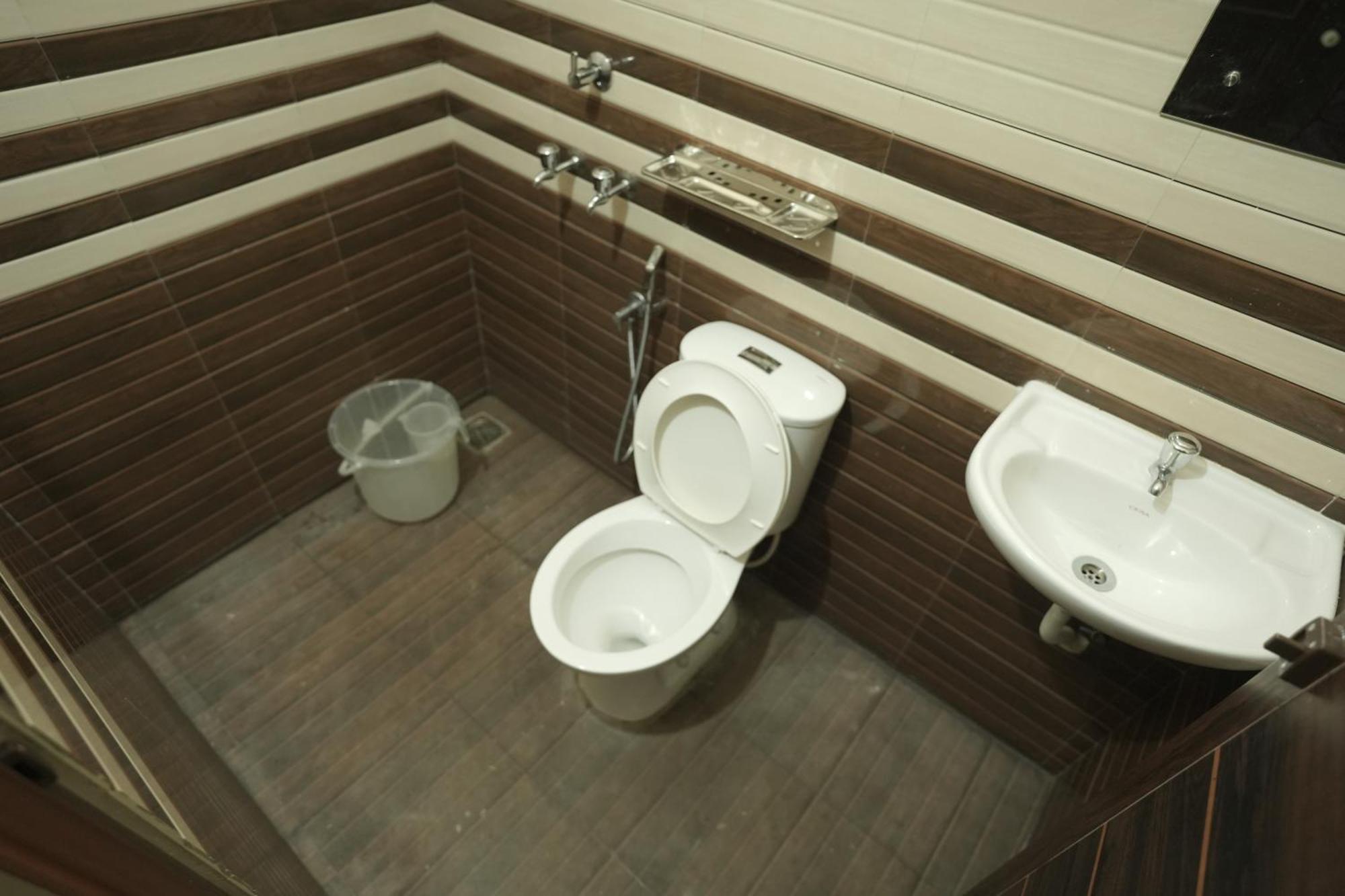 Anna Hotel Thiruvananthapuram Esterno foto